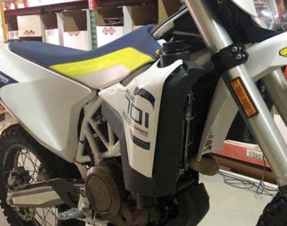 Deposito delantero Husqvarna 701 10 litros - Imagen 2