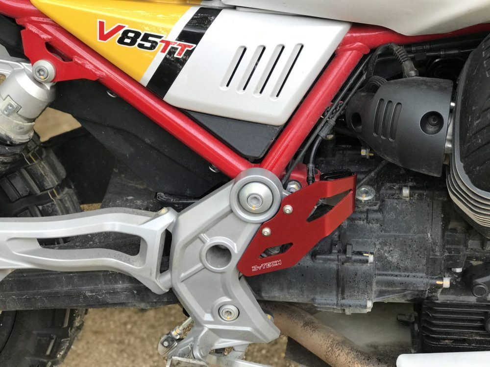 Protector freno trasero Moto Guzzi V85 TT - Imagen 4