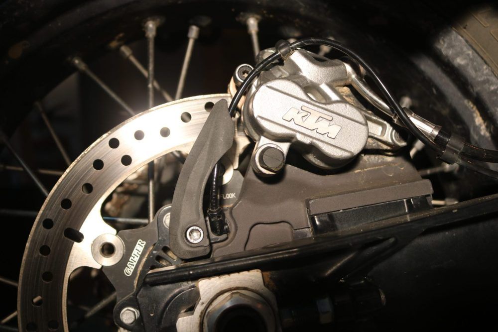 Protector sensor ABS trasero KTM 790