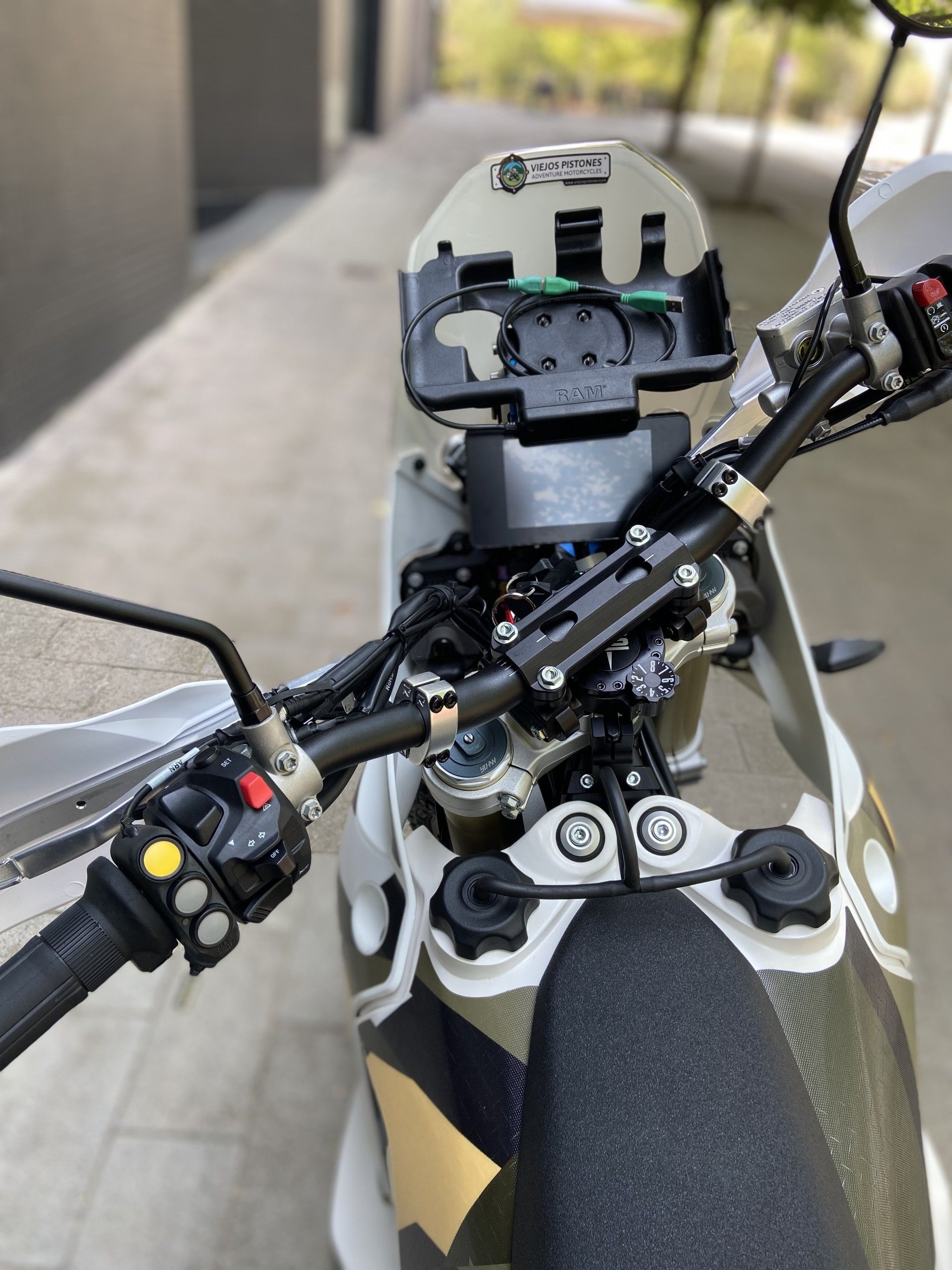 Viejos Pistones Adventure Motorcycles: Ahora Concesionario Kove