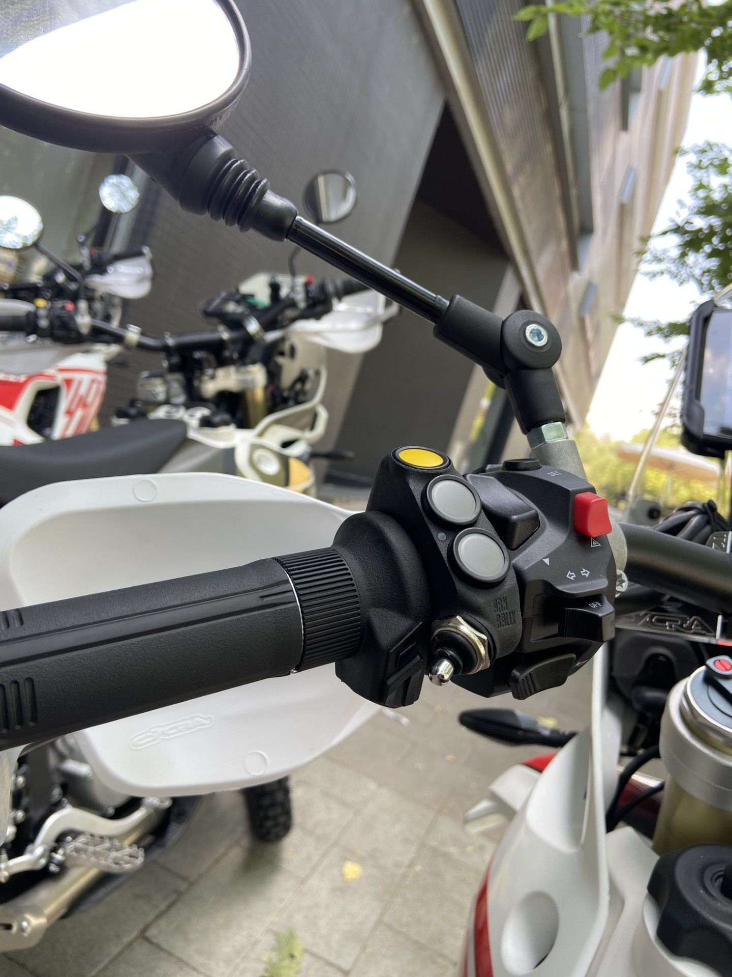 Viejos Pistones Adventure Motorcycles: Ahora Concesionario Kove