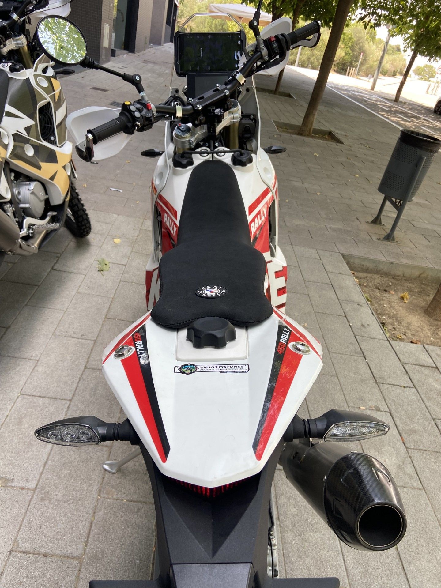 Viejos Pistones Adventure Motorcycles: Ahora Concesionario Kove