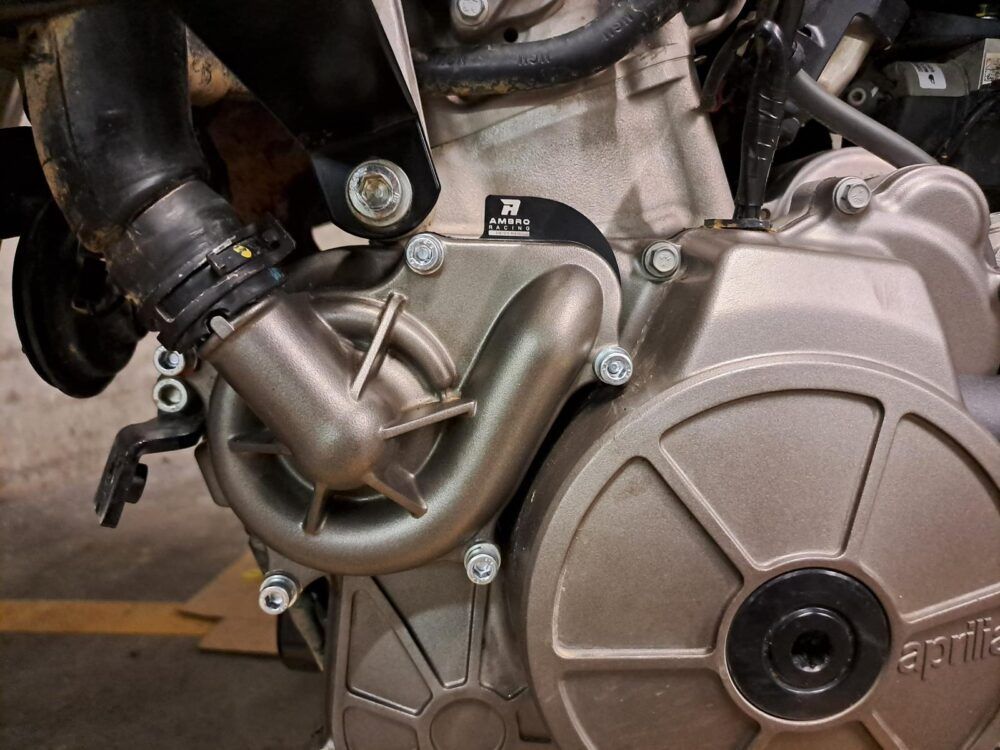 Bomba de agua sobredimensionada Aprilia Tuareg 660 by Ambro Racing